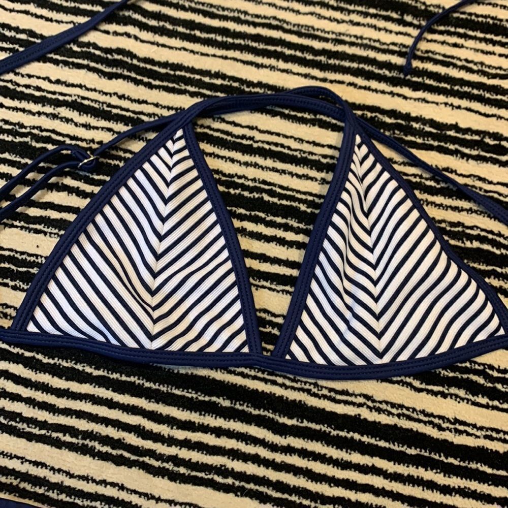 Striped bikini  - Picture 2 of 4